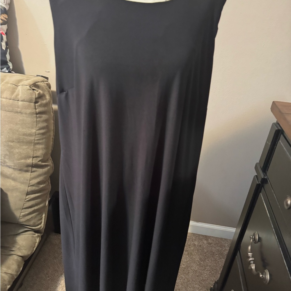 Elegant Black Sleeveless Dress
